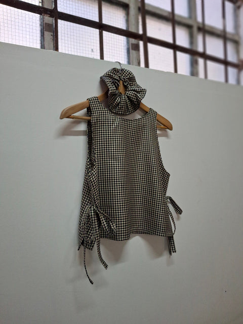 Ribbon Tie Vest in Wool/Silk Gingham. Size: S