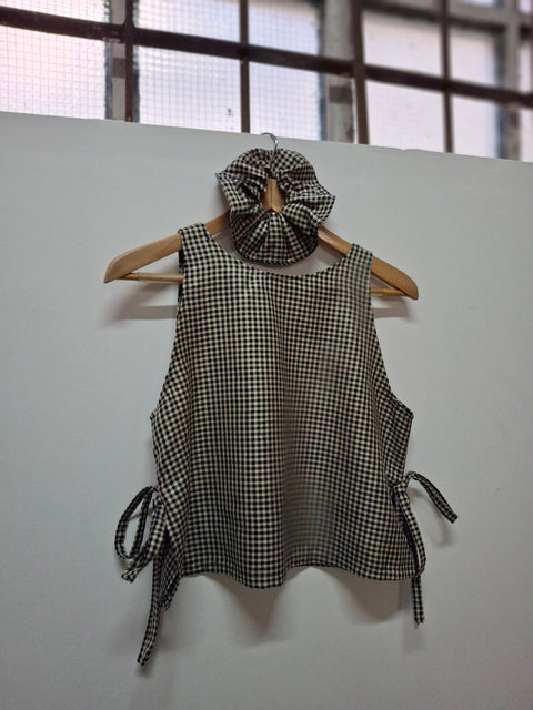 Ribbon Tie Vest in Wool/Silk Gingham. Size: S