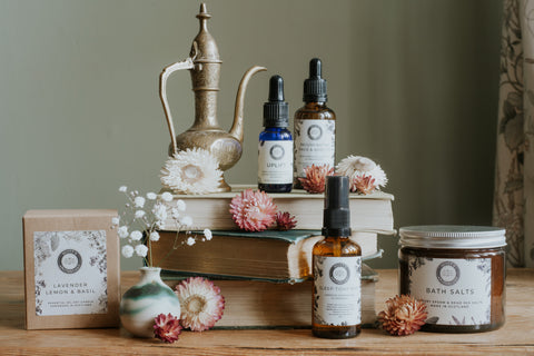 GIFT HAMPERS & BOXES