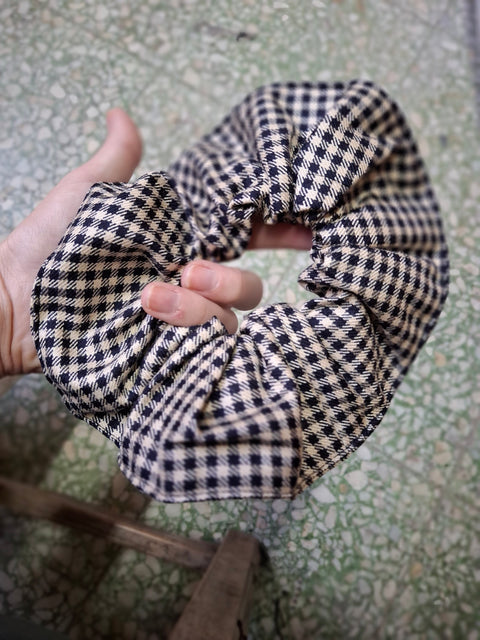 XL Scrunchie in Wool/Silk Gingham