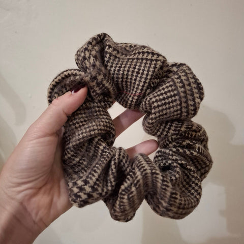 Scrunchie in vintage wool blend. - Rosana Expósito - Made Scotland